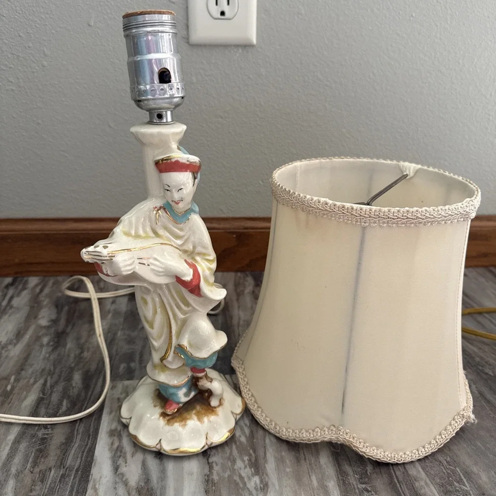 Vintage Pair Chinese Asian Porcelain Figural Table Lamp Set Lamps W Shades Work